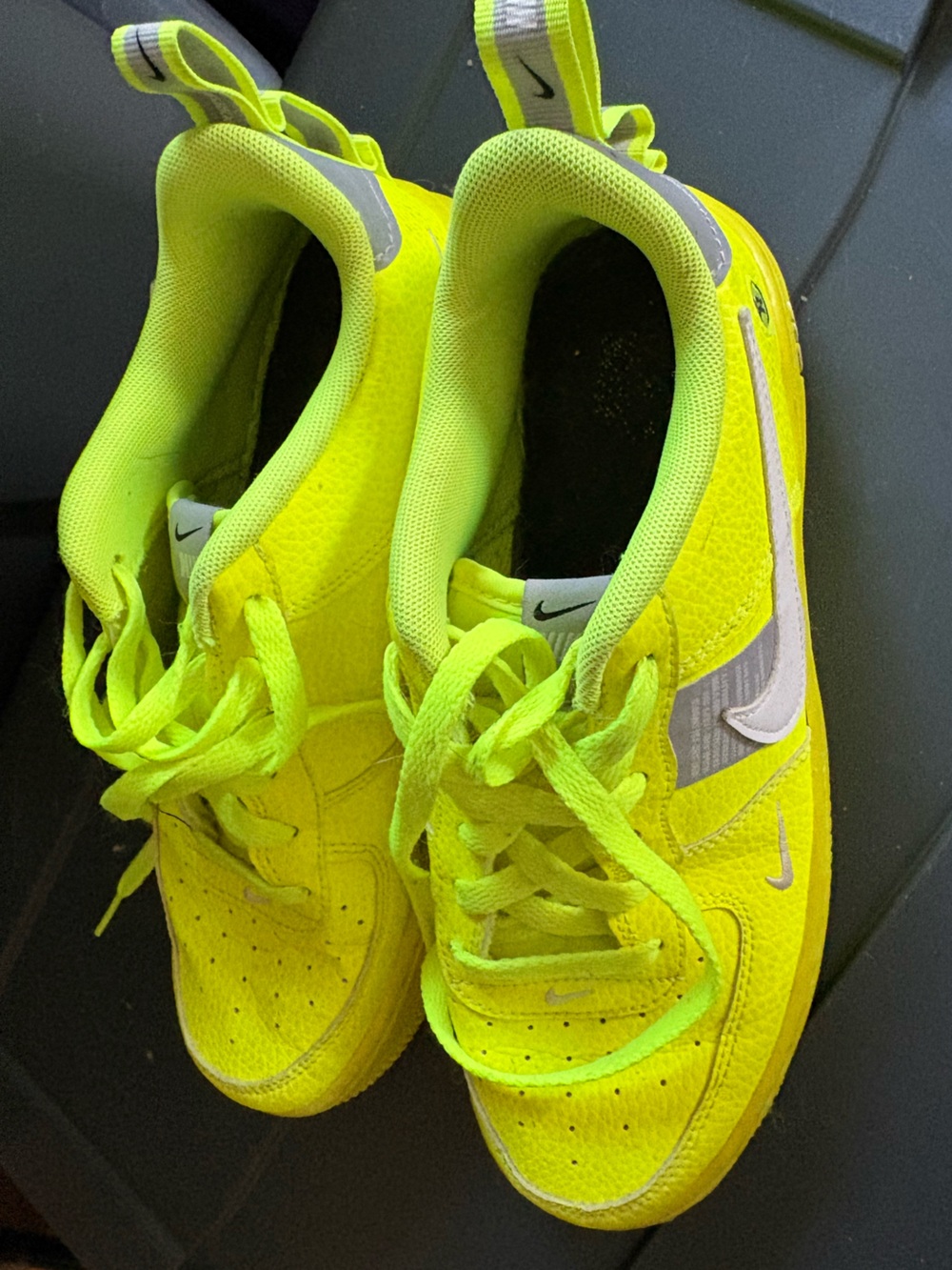 Neon yellow Air Force kids 6.5Y - Picture 8 of 15